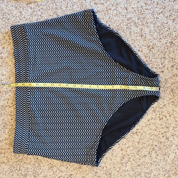 84. 6TH & LANE EUC swim bottom, black & white, high waist - Picture 9 of 12